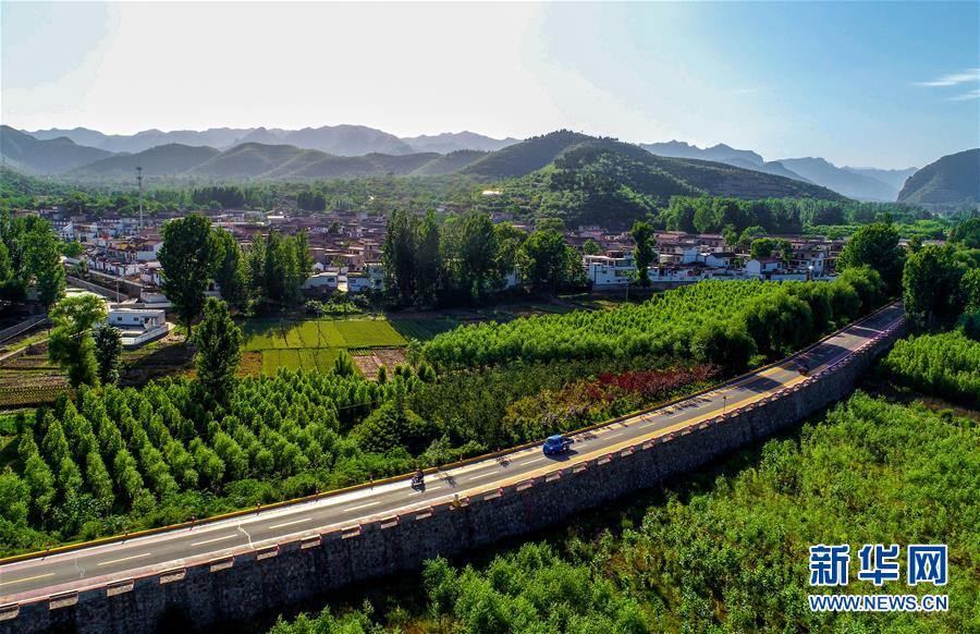 （新華全媒頭條·圖文互動(dòng)）（6）上下同心再出發(fā)——習(xí)近平總書記同出席2019年全國兩會(huì)人大代表、政協(xié)委員共商國是紀(jì)實(shí)