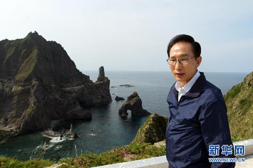 　　8月10日，韓國總統(tǒng)李明博登上與日本存在主權爭議的獨島（日本稱竹島）視察。（來源：網(wǎng)絡）