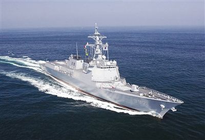宙斯盾驅(qū)逐艦 載有尖端的雷達(dá)和反導(dǎo)系統(tǒng)。每天僅油費(fèi)就近萬(wàn)美元。
