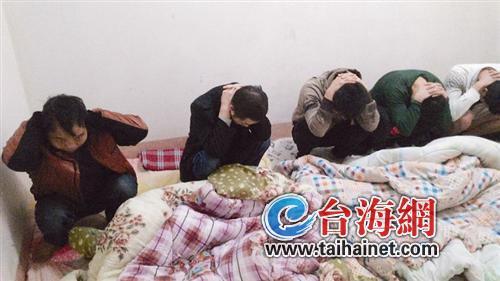 傳銷團(tuán)伙在市場撿剩菜吃　“能省則省”是其口號(hào)